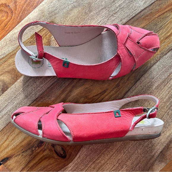 El Naturalista Shoes - El Naturalista women’s red leather closed toe slingback sandals